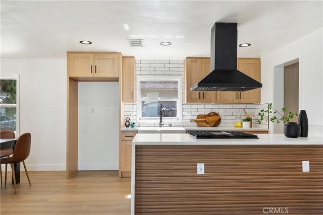 915 N Pasadena Avenue, Azusa, CA 91702