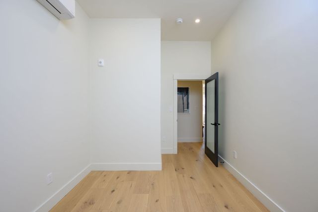 21 Tanglewood Road 4, Boston, MA 02124