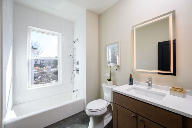 21 Tanglewood Road 4, Boston, MA 02124
