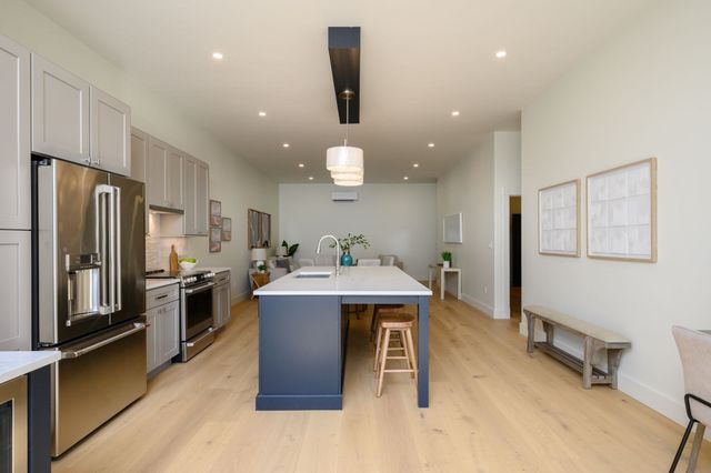 21 Tanglewood Road 4, Boston, MA 02124