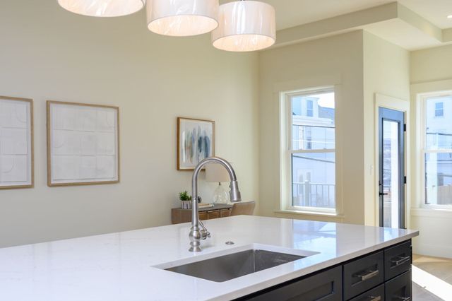 21 Tanglewood Road 4, Boston, MA 02124