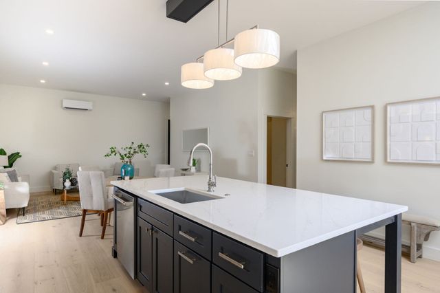 21 Tanglewood Road 4, Boston, MA 02124