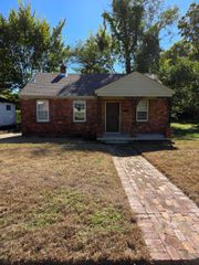 293 W WALDORF AVE, Memphis, TN 38109