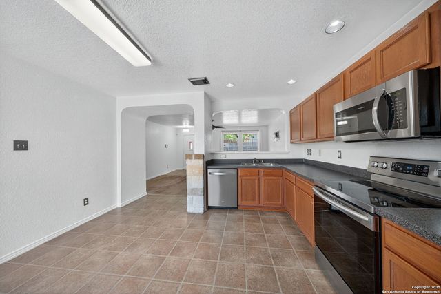 6819 Dulce Meadow, San Antonio, TX 78252