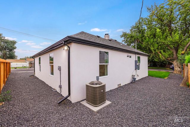 304 Van Buren, Twin Falls, ID 83301