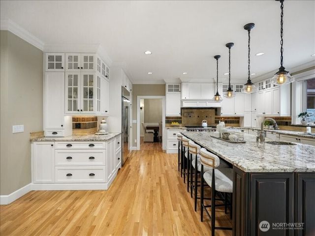 6158 162nd Place SE, Bellevue, WA 98006