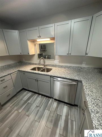 412 Holly Lane, Mankato, MN 56001