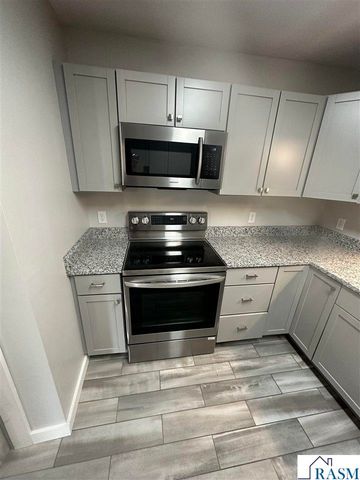 412 Holly Lane, Mankato, MN 56001