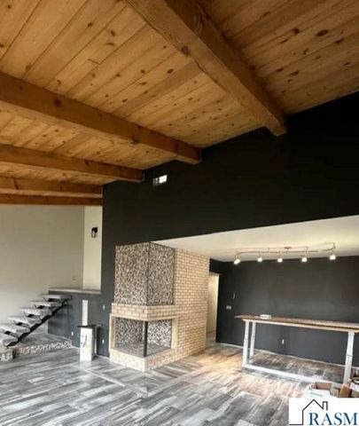 412 Holly Lane, Mankato, MN 56001