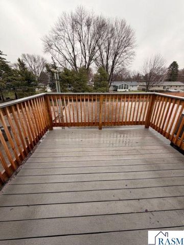 412 Holly Lane, Mankato, MN 56001