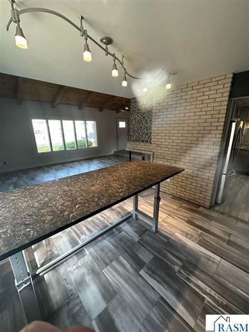 412 Holly Lane, Mankato, MN 56001