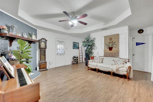 5916 Tinsley Drive, Arlington, TX 76017