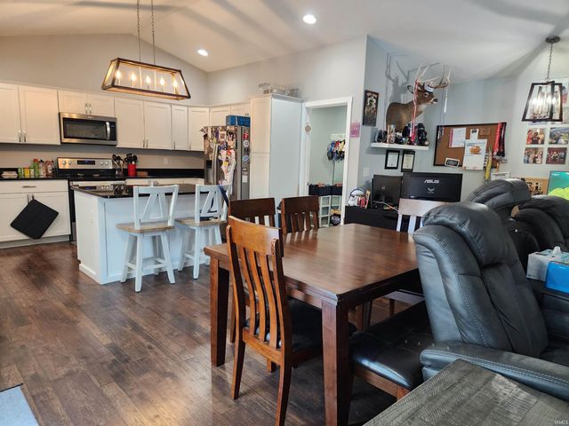 44 Sherwood Lane, Bedford, IN 47421