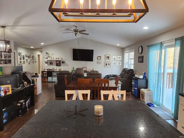 44 Sherwood Lane, Bedford, IN 47421