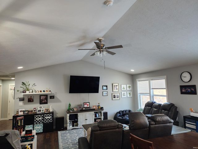 44 Sherwood Lane, Bedford, IN 47421