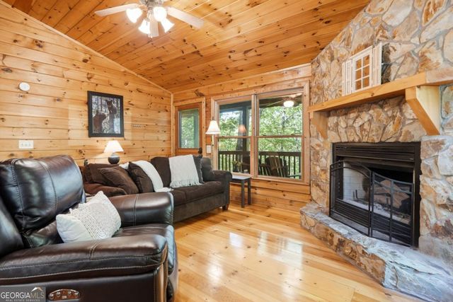 156 Dupont Drive, Blue Ridge, GA 30513