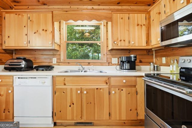 156 Dupont Drive, Blue Ridge, GA 30513