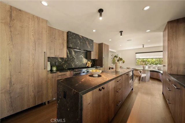 23921 Berdon Street, Woodland Hills, CA 91367