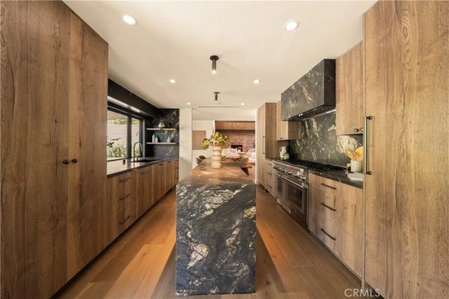 23921 Berdon Street, Woodland Hills, CA 91367