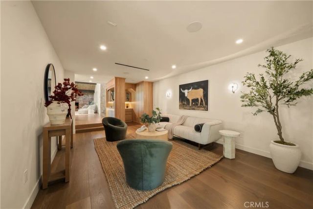 23921 Berdon Street, Woodland Hills, CA 91367