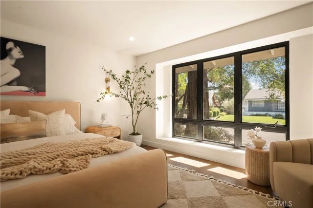 23921 Berdon Street, Woodland Hills, CA 91367