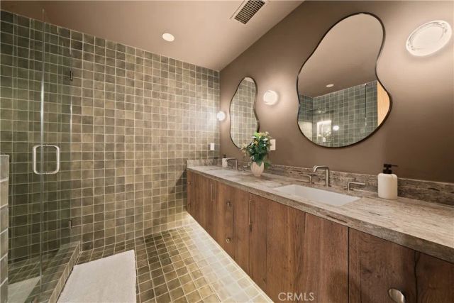 23921 Berdon Street, Woodland Hills, CA 91367