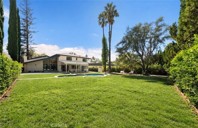23921 Berdon Street, Woodland Hills, CA 91367