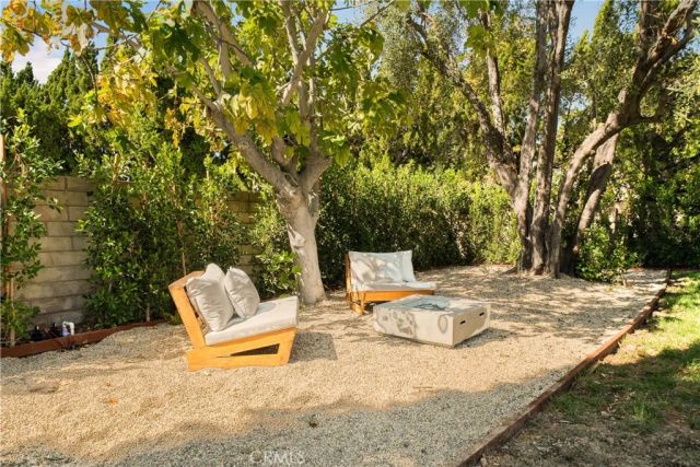 23921 Berdon Street, Woodland Hills, CA 91367
