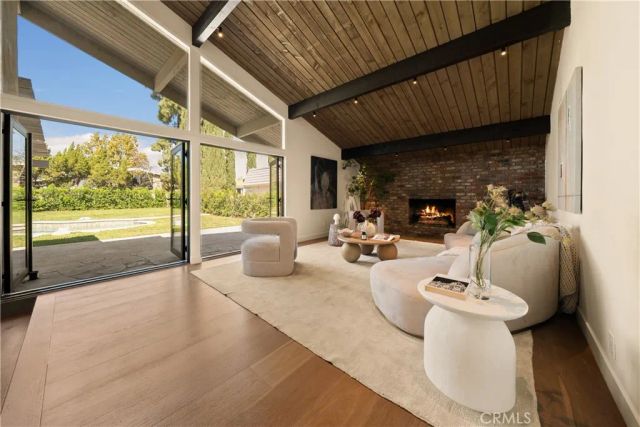 23921 Berdon Street, Woodland Hills, CA 91367