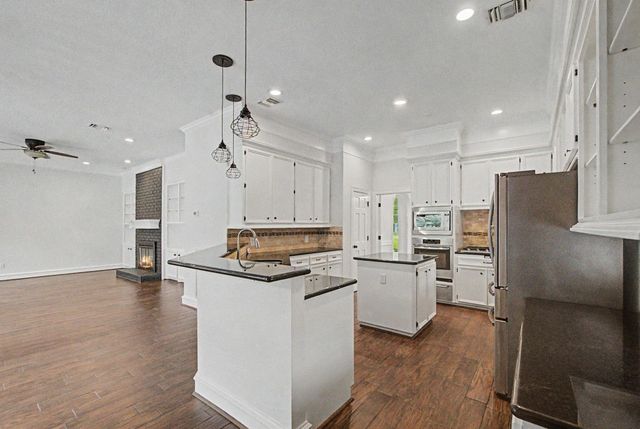 87 Rush Haven Drive, The Woodlands, TX 77381