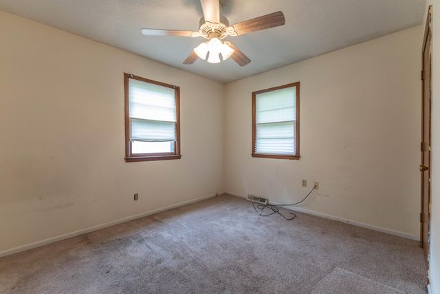 7681 E PARKLANE DR, Columbia, MO 65201