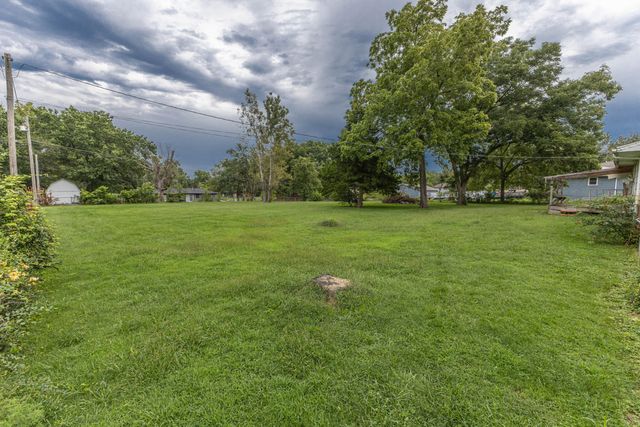 7681 E PARKLANE DR, Columbia, MO 65201