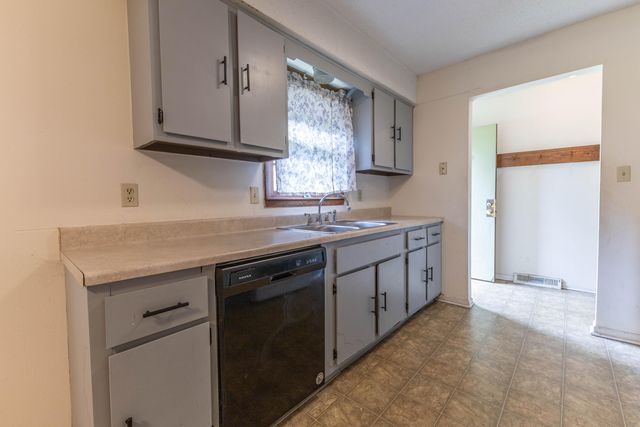 7681 E PARKLANE DR, Columbia, MO 65201