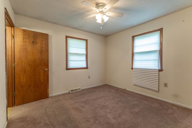 7681 E PARKLANE DR, Columbia, MO 65201