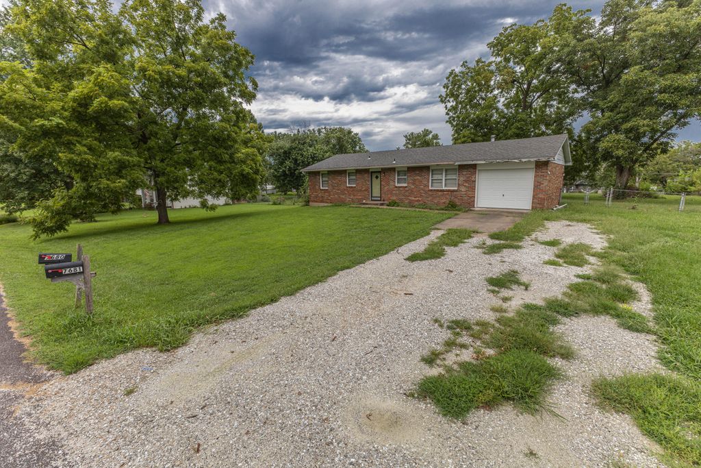 7681 E PARKLANE DR, Columbia, MO 65201