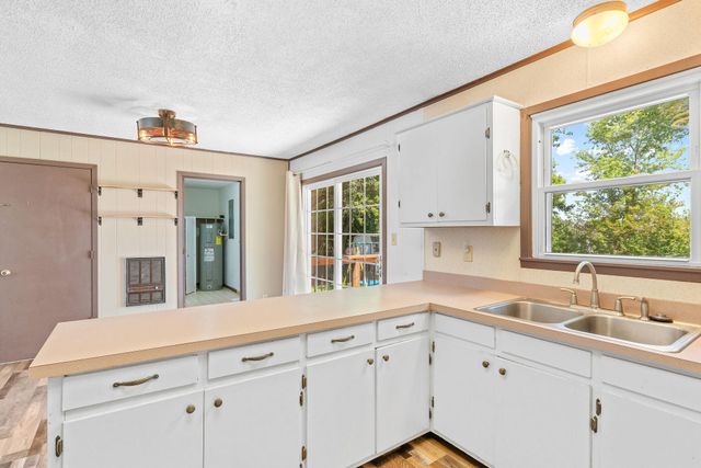 1904 S Village Lane, Bolivar, MO 65613