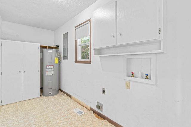 1904 S Village Lane, Bolivar, MO 65613