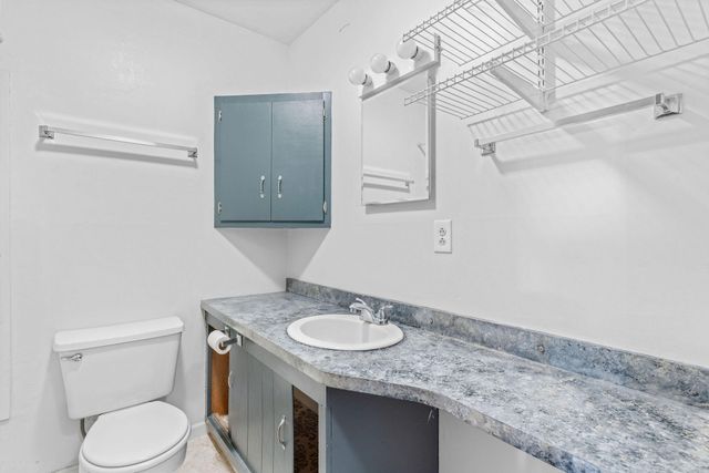 1904 S Village Lane, Bolivar, MO 65613