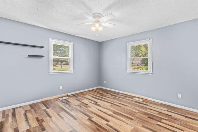 1904 S Village Lane, Bolivar, MO 65613