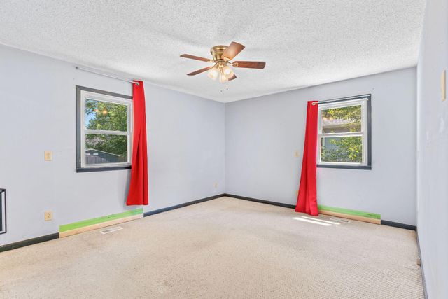 1904 S Village Lane, Bolivar, MO 65613