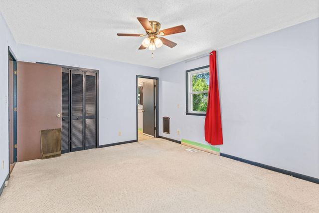 1904 S Village Lane, Bolivar, MO 65613