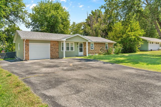 1904 S Village Lane, Bolivar, MO 65613