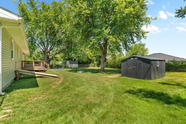 1904 S Village Lane, Bolivar, MO 65613