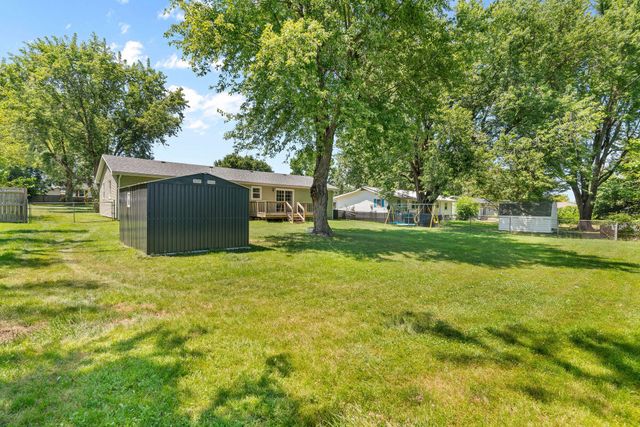 1904 S Village Lane, Bolivar, MO 65613