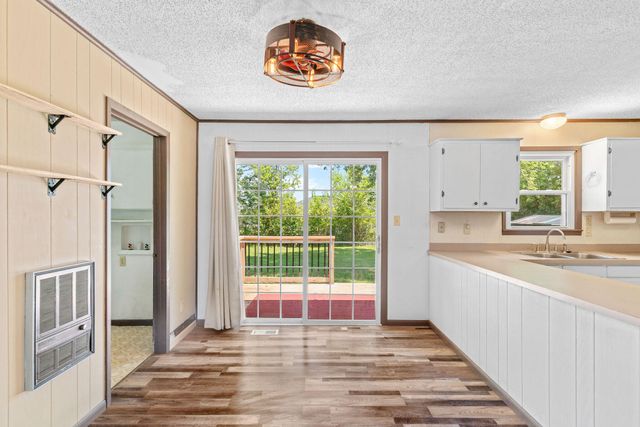 1904 S Village Lane, Bolivar, MO 65613