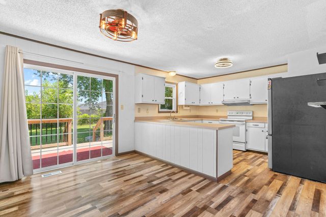 1904 S Village Lane, Bolivar, MO 65613