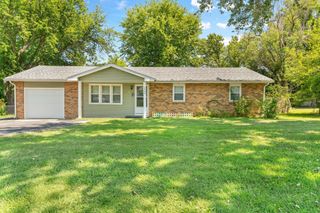 1904 S Village Lane, Bolivar, MO 65613