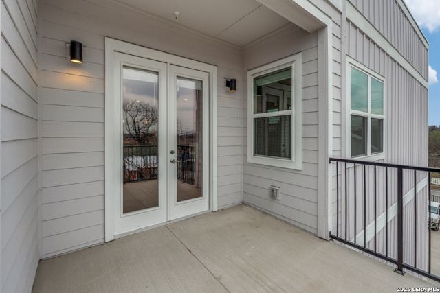 330 E Carson St Apt 2302, San Antonio, TX 78208