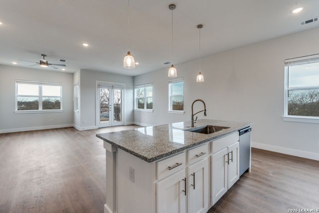 330 E Carson St Apt 2302, San Antonio, TX 78208