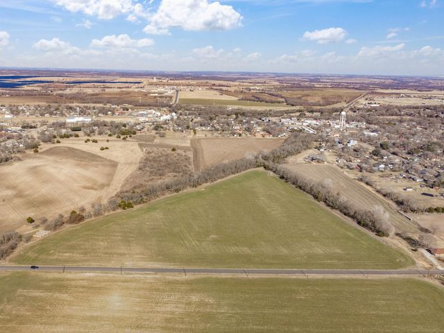 000 Young Street, Italy, TX 76651